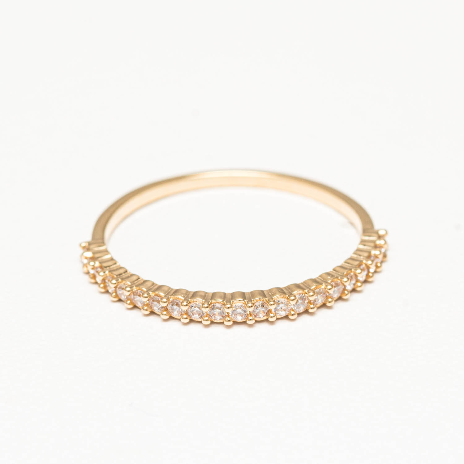 ANILLO CON PIEDRAS BLANCAS